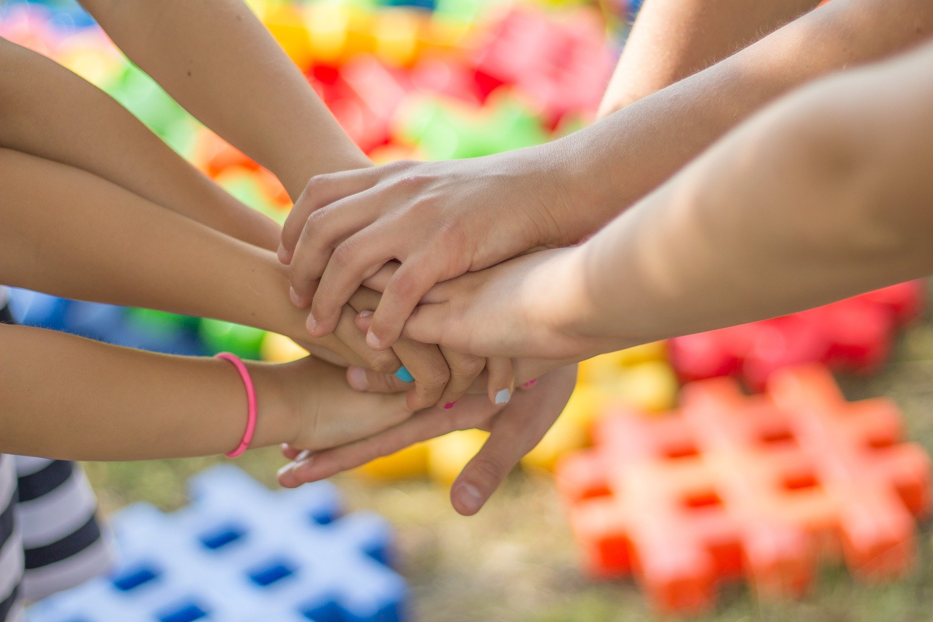 Image children hands 